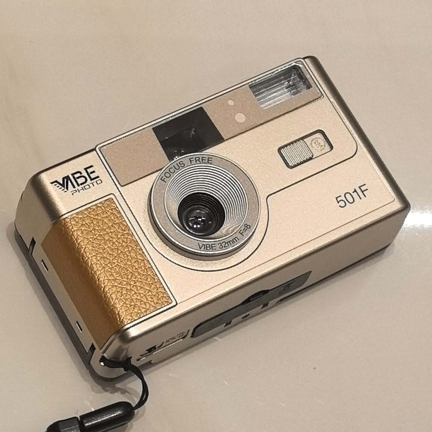 VIBE Photo German 501F Vintage 35mm Reusable Photo Film Camera (Parallel Import)