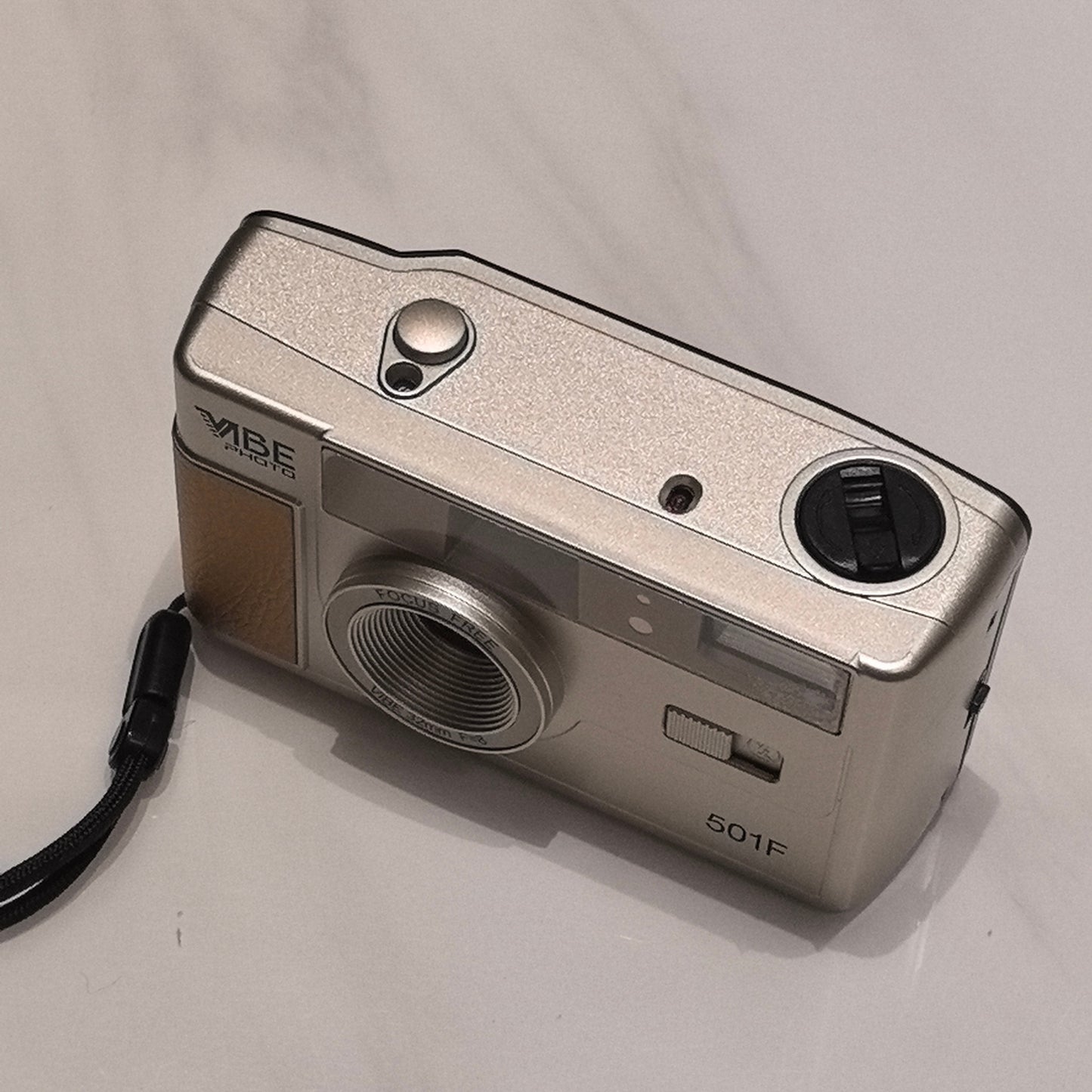 VIBE Photo German 501F Vintage 35mm Reusable Photo Film Camera (Parallel Import)