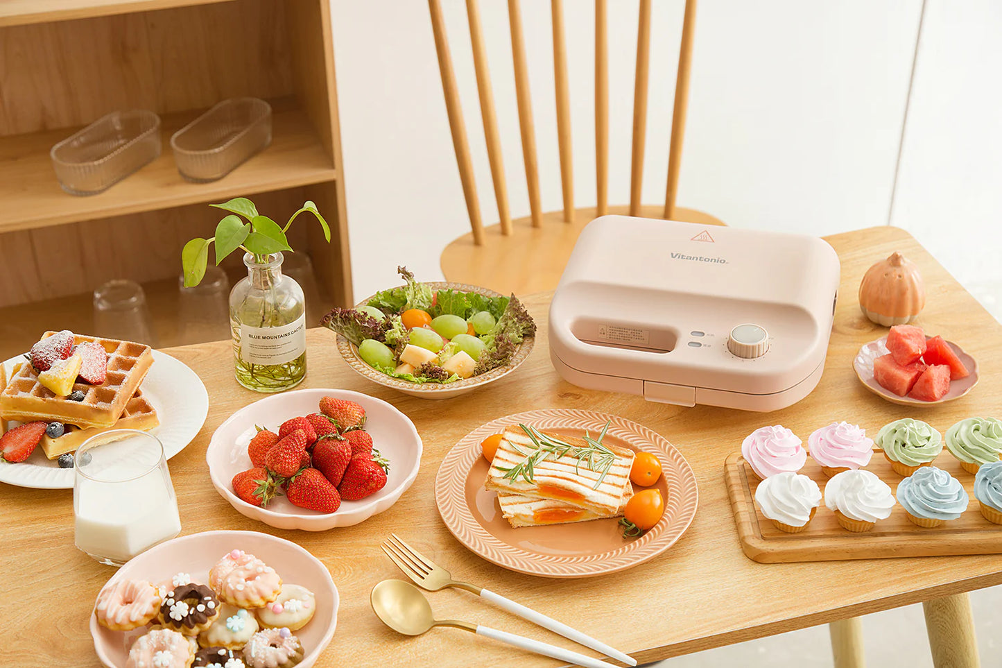 Vitantonio 900W Waffle & Hot Sand Baker (VWH50A)