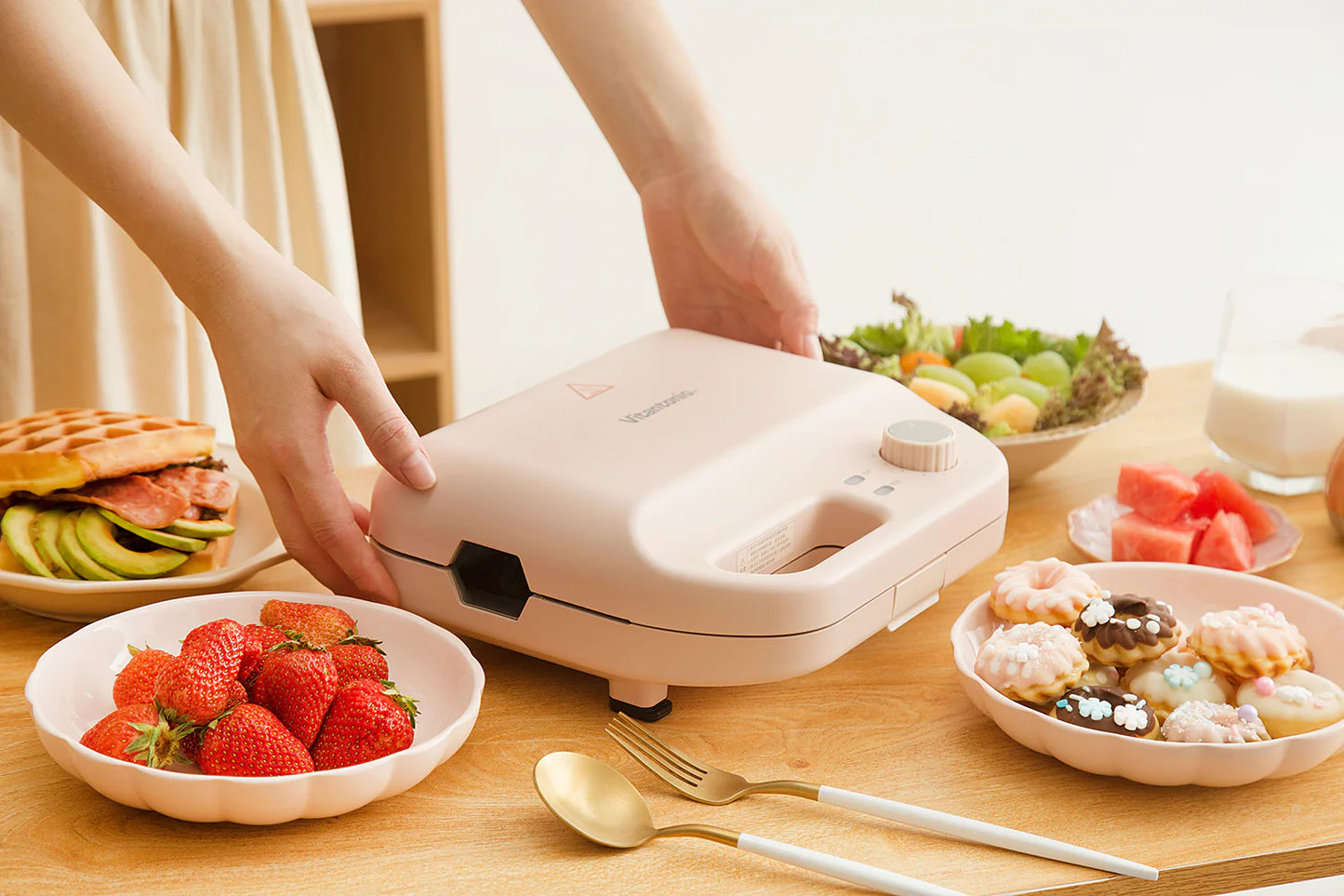 Vitantonio 900W Waffle & Hot Sand Baker (VWH50A)