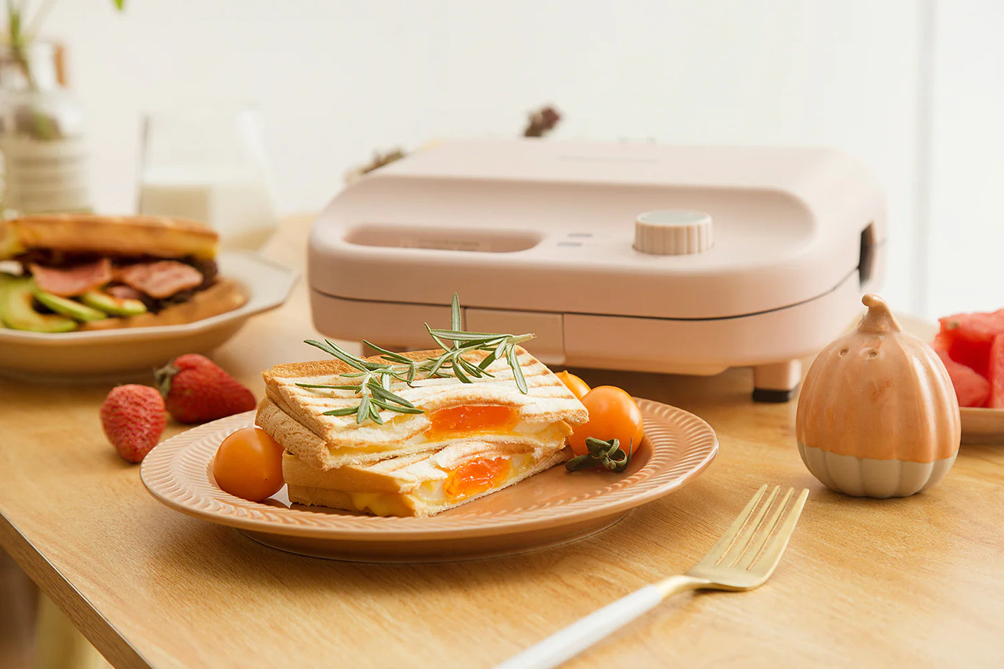 Vitantonio 900W Waffle & Hot Sand Baker (VWH50A)