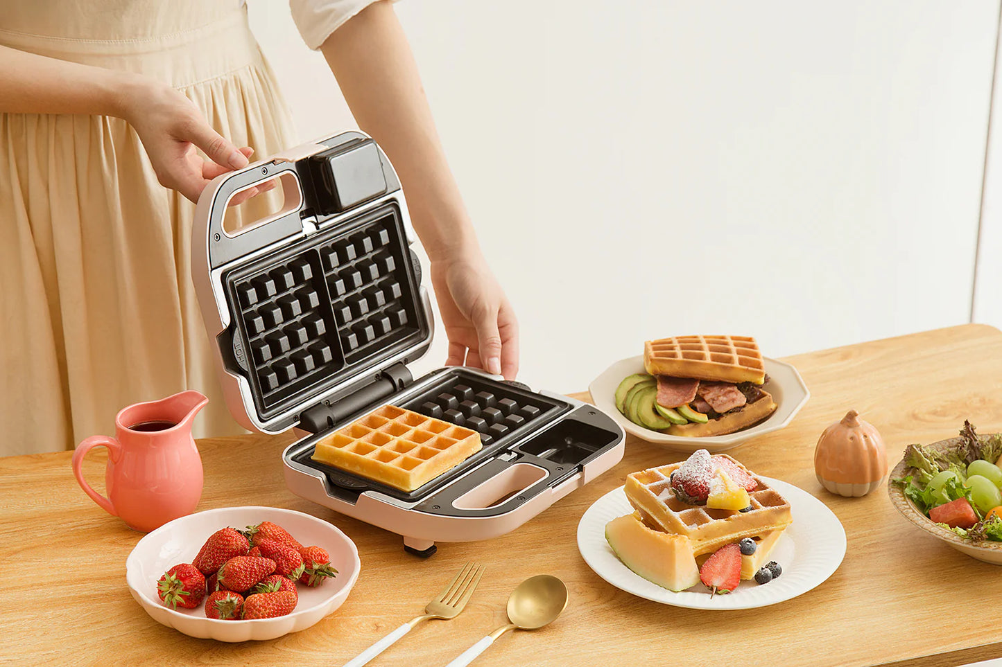 Vitantonio 900W Waffle & Hot Sand Baker (VWH50A)