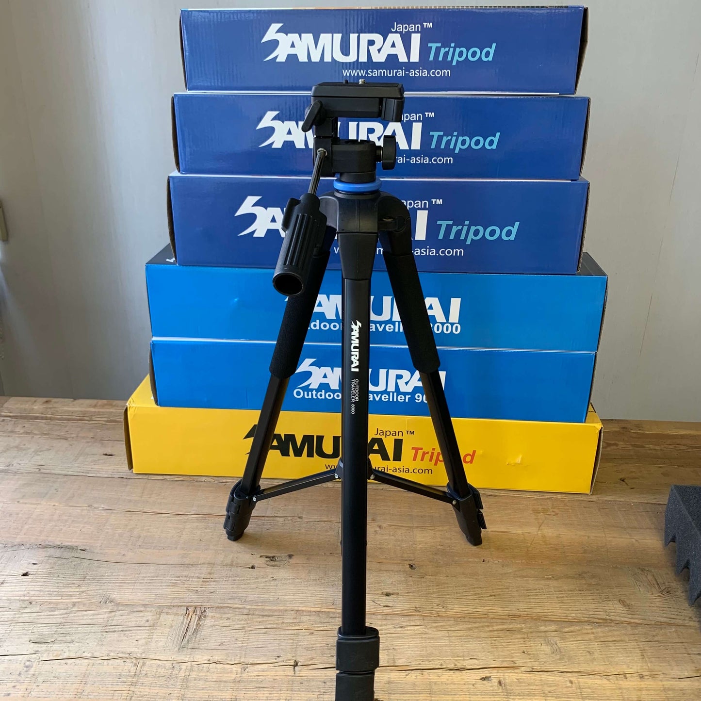 Samurai Traveller Outdoor 8000 Tripod with Pan/Tilt Head