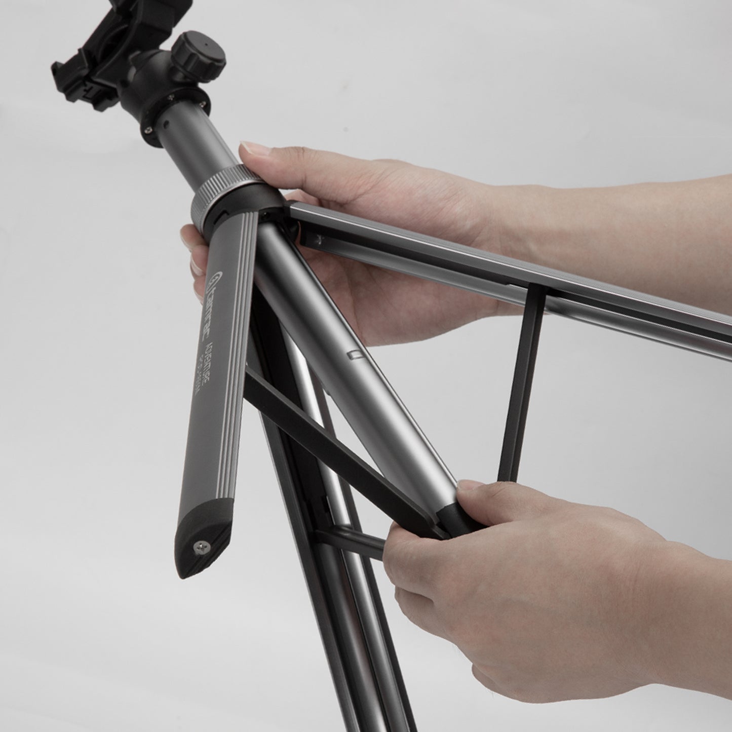 Tamrac Adventure Pod 1600M Extendable Vlog Tripod